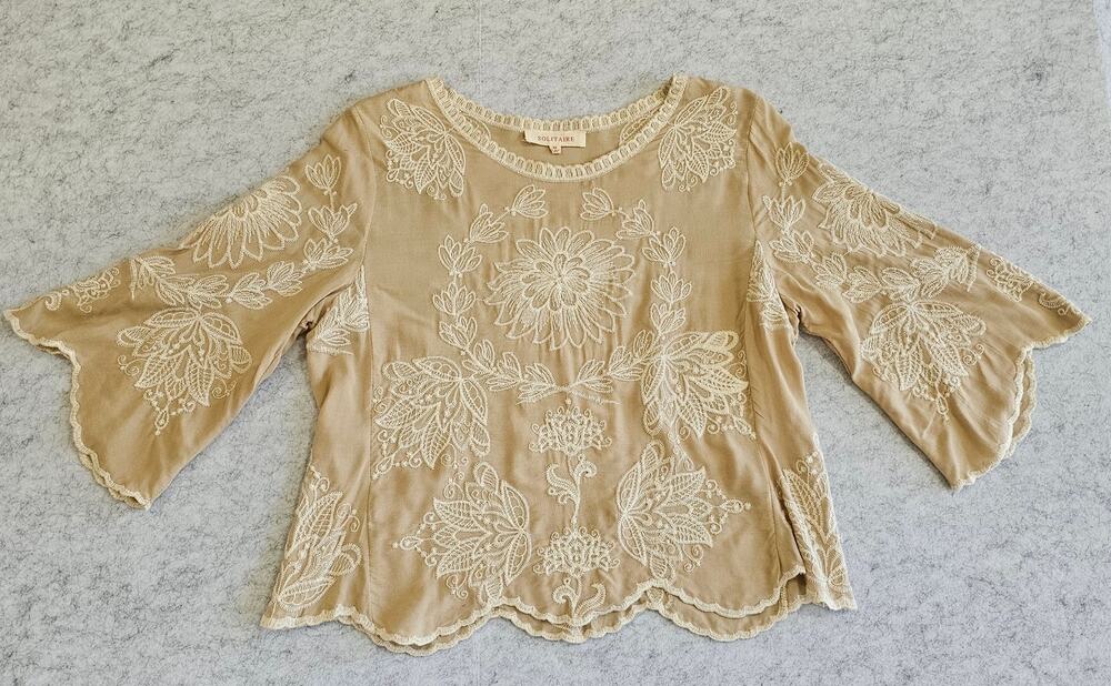 Solitaire Floral Embroidered Blouse Bell Sleeve Scalloped Beige Cream Sz M